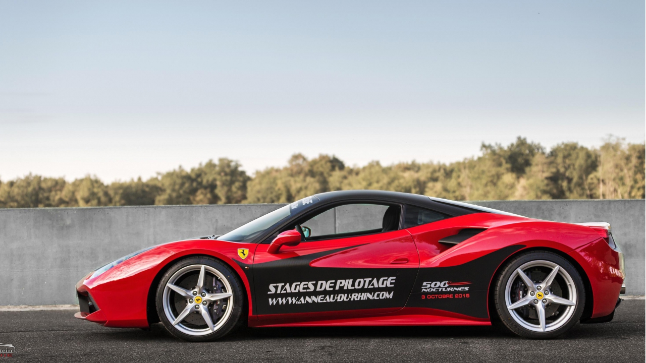 Ferrari 488 Gtb 3 Runden Auf Der Rennstrecke